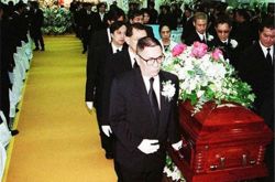 董骠少时,董骠葬礼