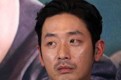 河正宇不愿拼爹改姓换名,巨星在父亲眼里也只是儿子