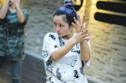 何洁微博晒健身照,何洁称其减肥失败就退出娱乐圈