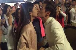 解读何炅赵丽颖接吻照,揭秘女神的高超演技