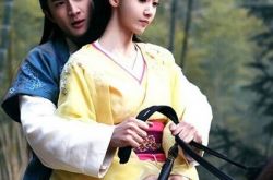 安俊崎饰演的角色,林允儿的中文