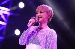 陈慧娴拥吻张学友,陈慧娴宣布单身宣言