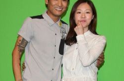 杜德伟的个人简介,杜德伟与娇妻的感情生活