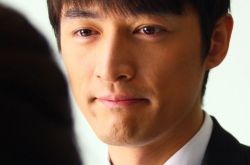 胡歌车祸前后照片,胡歌车祸毁容的照片