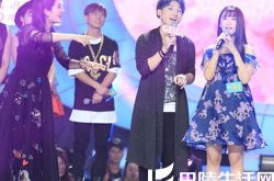 陈俊豪参加偶滴歌神啊,陈俊豪表演女装秀