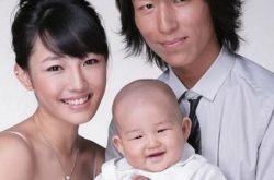 白百何陈羽凡儿子,白百何受伤坐轮椅外出