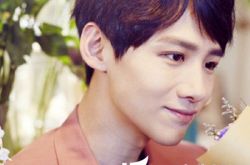 白敬亭微博晒帅照,电影化身最萌高中生