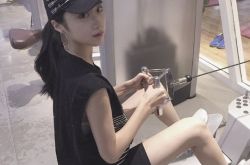 蒋羽熙微博大秀好身材 女星都爱晒运动照