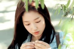 朴信惠龙俊亨关系大揭秘  出众才华唱跳俱佳龙俊亨