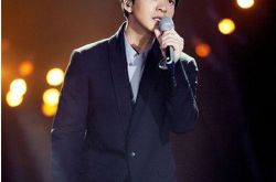 李健因我是歌手大红大紫  李健保护妻子不受外界打扰