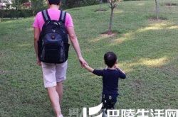 蔡国庆儿子是亲生的吗? 蔡国庆“一家三口”出行照被疑出柜