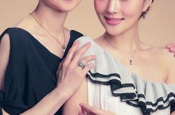 李小璐父母资料照片 李小璐甜蜜的生活