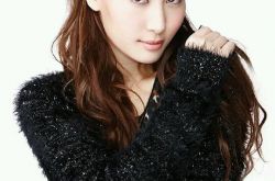 徐子珊个人资料照片曝光 徐子珊走红毯险摔不忘秀翘臀