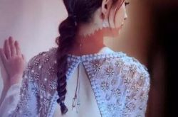 赵丽颖后背纹身 因拍戏时受伤贴纹身纸遮掩