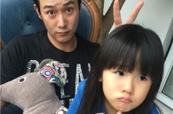 陆毅有两个可爱女儿 陆毅一家都是大长腿