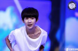 邻家少年初长成 王源迎16岁生日王俊凯千玺送祝福