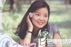 邓丽君墓碑遭破坏 墓碑上常被贴满照片