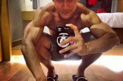 肌肉型男撩妹也撩汉 蒋劲夫当选同志最憧憬男星