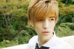 郭敬明被曝移情汪铎 发毒誓否认：不然出门被撞死