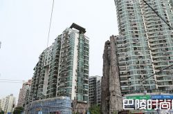 居民楼假山包裹成山景房 这样的山景房你敢住吗？