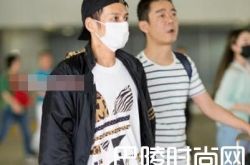 李维嘉脖子现红斑健康堪忧 暴瘦原因曝光令人心疼