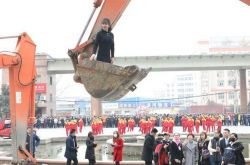 柳岩和蓝翔什么关系 柳岩空降蓝翔技校