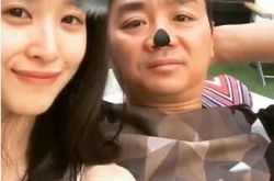 刘强东夫妇秀恩爱 揭章泽天刘强东相差几岁相恋过程