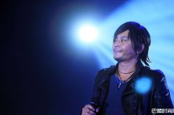 王杰退出歌坛真相揭秘 嗓子被谁下毒是谢霆锋吗