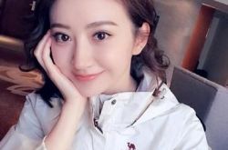 曝景甜神秘男友身份 景甜王思聪兄妹关系曝光撞脸王思聪堂姐