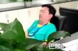 嚣张办事员被辞退 公众的舆论压力下导致的必然结果