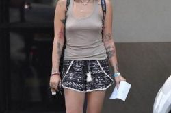 迈克尔·杰克逊女儿近照曝光 亮点太过明显真空八字奶凸点