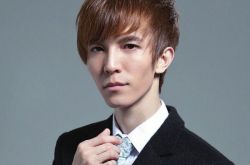 郭敬明整容前后对比 郭敬明整容前照片吓人