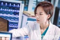 王珞丹张嘉译上演忘年恋！壁咚亲吻不在话下