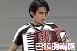 周杰伦出道前短片被扒出 一个镜头成为巨星预言