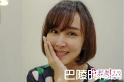 “高小琴”短发素颜出镜 托腮搞怪自嘲脸大