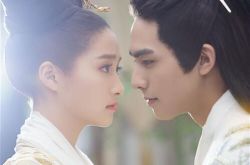 凤囚凰今晚开播遭好评 关晓彤宋威龙强强组CP