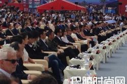 我为土豪写首诗：众里寻他千百度 我给土豪走两步