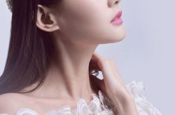 李一桐轻纱蕾丝沐浴四月春光无限