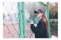 戚薇素颜双眼皮怎么了？微博怒怼网友不解释