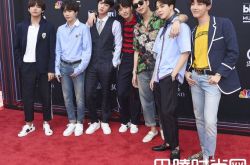 防弹少年团被嘲像在Gay Bar工作