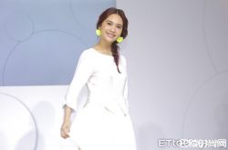 杨丞琳谈分手尴尬 高中同学会我一到小鬼就离席