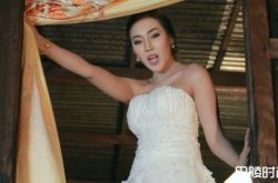 女歌手唱副歌全在叫床 《Moan》走红