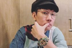 林俊杰在餐馆端盘子？只是笑的好看而已