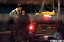 谢佳见为什么不火？爆同居想婚小12岁密友