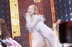 孟美岐素颜好看吗？孟美岐家境怎么样