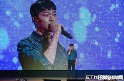 张基龙iu什么关系？主动替女生围外套暖爆