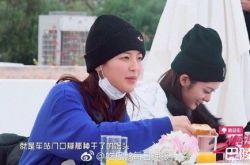 杨超越素颜长这样 洋娃娃圆眼消失吓傻了