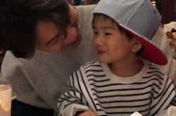 Ella儿子劲宝长大啦 小酒窝帅炸超像林俊杰