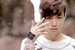 为什么张艺兴不离开exo？凭借自己努力也发展不错