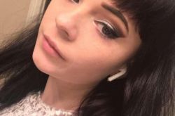 21岁清纯女神求欢被拒 暴打男友再撕烂他衬衫